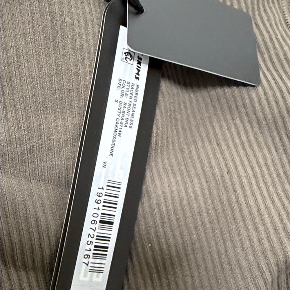 NikeSKIMS Ribbed Seamless RACER FRONT BRA - Picture 6 of 8